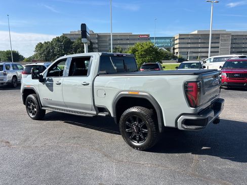 Used 2025 GMC Sierra 2500 AT4 w/ AT4 Premium Plus Package AWD/4WD image 5