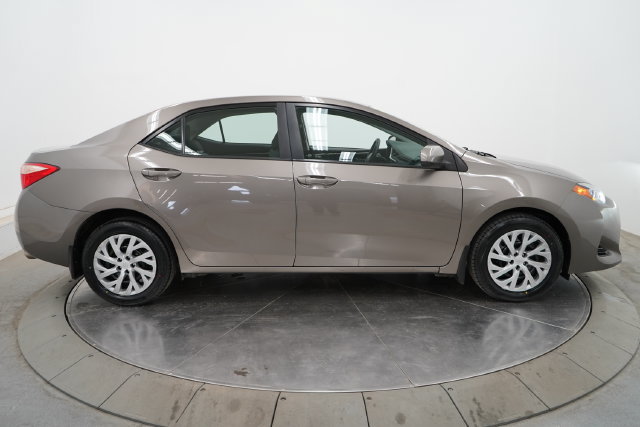Used 2018 Toyota Corolla LE FWD image 8