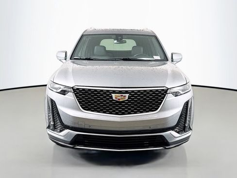 Used 2025 Cadillac XT6 Luxury FWD image 2