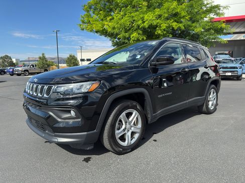 Used 2024 Jeep Compass Latitude AWD/4WD image 5