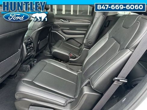 Used 2023 Jeep Grand Cherokee L Limited w/ Luxury Tech Group II AWD/4WD image 16