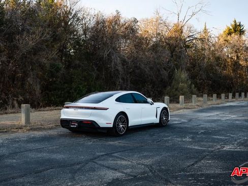 Used 2022 Porsche Taycan image 52