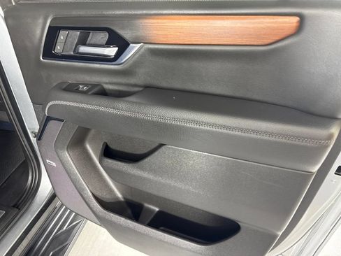 Used 2025 GMC Yukon XL Denali AWD/4WD image 24