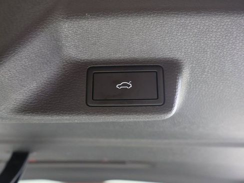 Used 2025 Volkswagen ID. Buzz 1st Edition image 19