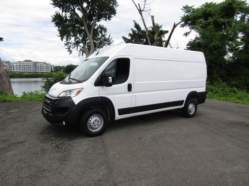 Used 2026 RAM ProMaster 2500 w/ Convenience Group FWD image 2