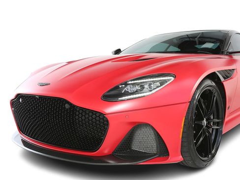 Used 2023 Aston Martin DBS Coupe RWD image 9