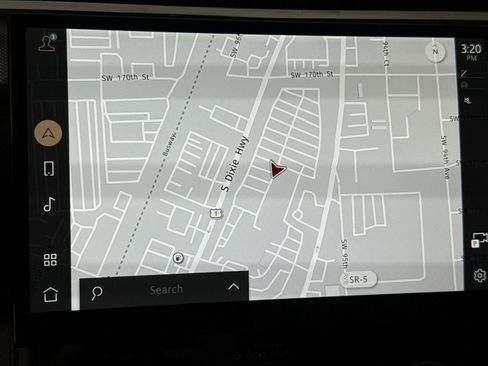 Used 2021 Jaguar F-PACE SVR image 18