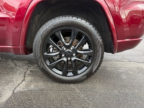 Used 2018 Jeep Grand Cherokee Altitude image 27