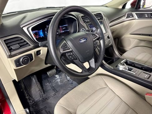 Used 2019 Ford Fusion SE image 9