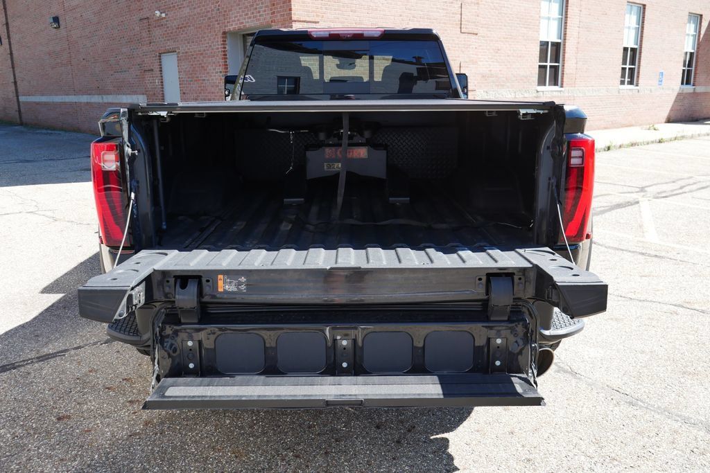 Used 2024 GMC Sierra 3500 Denali w/ Denali Reserve Package AWD/4WD image 7