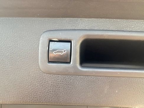 Used 2020 Toyota Highlander XLE AWD/4WD image 37