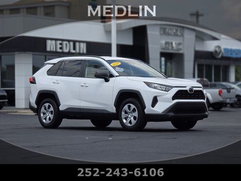 Used 2021 Toyota RAV4 LE FWD image 1