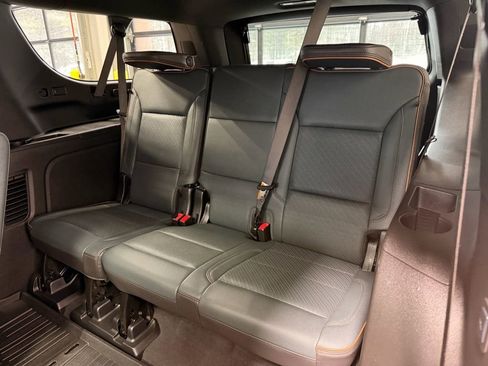 Used 2025 GMC Yukon XL AT4 w/ AT4 Premium Package image 16