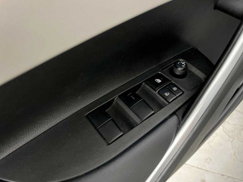 Used 2022 Toyota Corolla Cross L AWD/4WD image 21