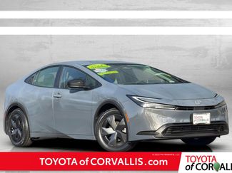 Used 2024 Toyota Prius LE video 1
