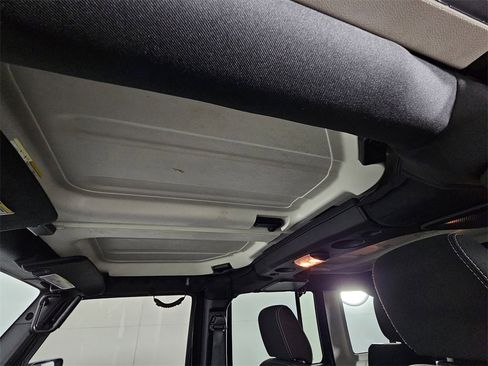 Used 2015 Jeep Wrangler Unlimited Sahara image 23