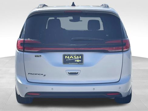 Used 2023 Chrysler Pacifica Touring-L w/ S Appearance Package FWD image 4