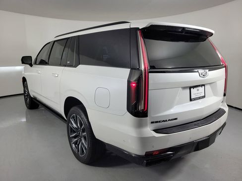 Certified 2024 Cadillac Escalade ESV Sport Platinum w/ LPO, Floor Liner Package AWD/4WD image 3