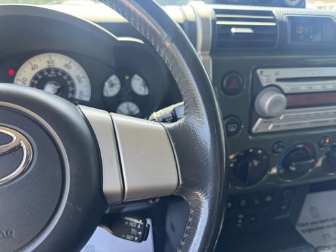 Used 2010 Toyota FJ Cruiser 4WD image 32