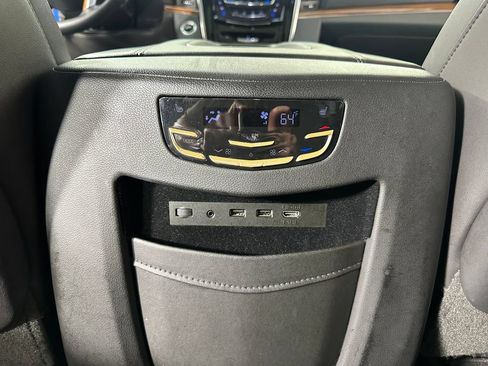 Used 2018 Cadillac Escalade Premium Luxury AWD/4WD image 28