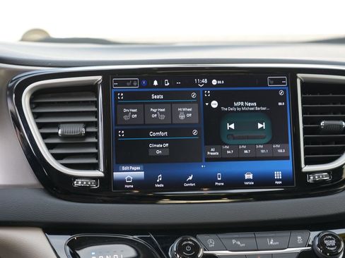 Used 2023 Chrysler Pacifica Touring-L FWD image 21