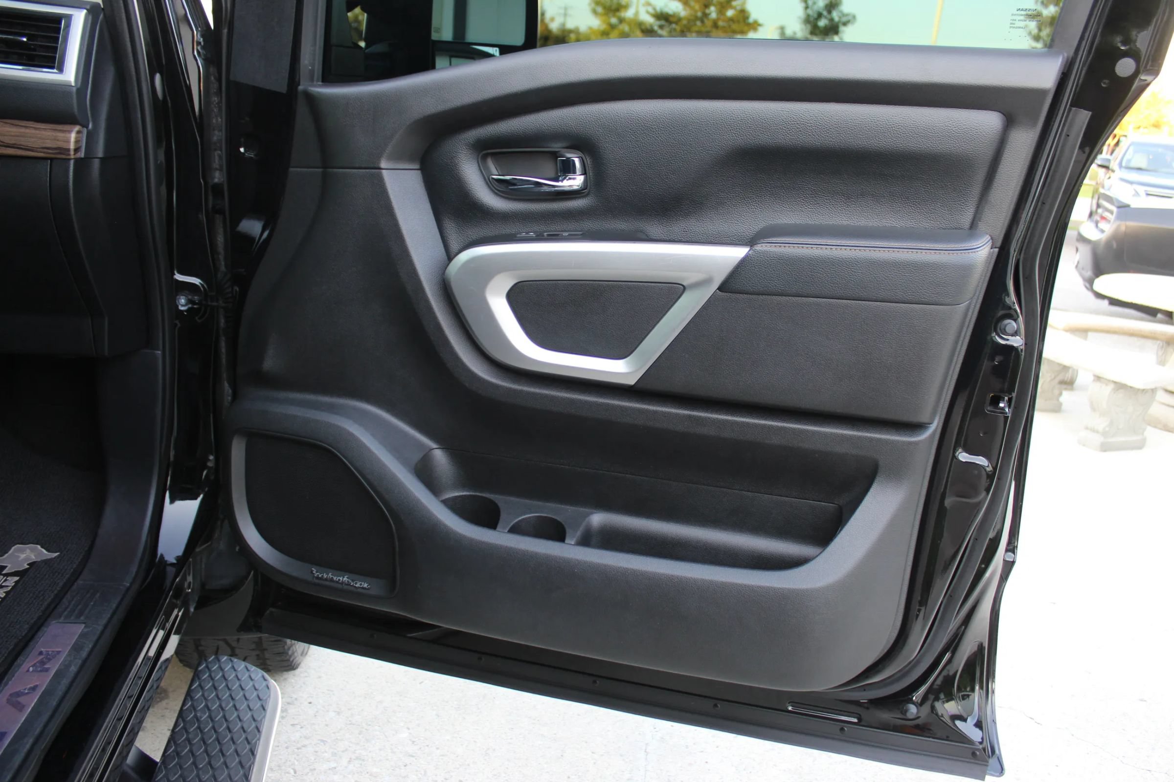 Used 2018 Nissan Titan SL w/ Texas Titan Edition AWD/4WD image 30