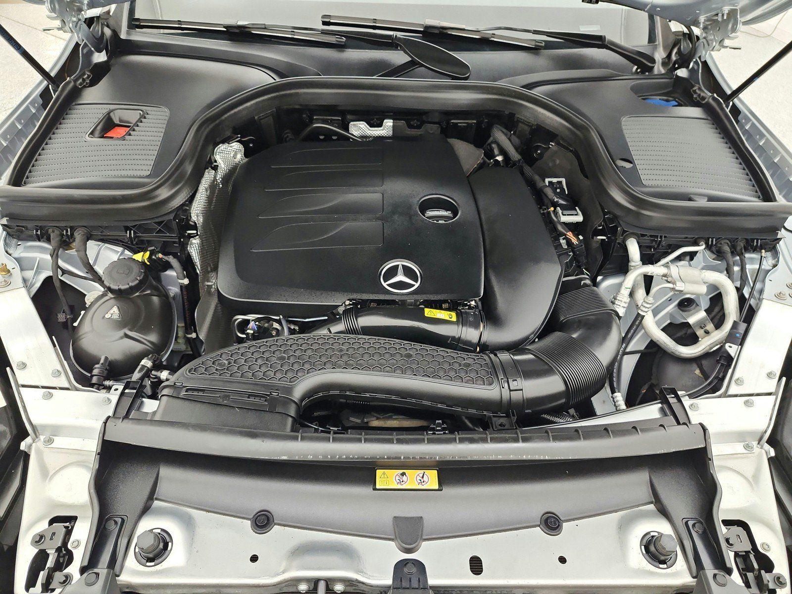 Used 2022 Mercedes-Benz GLC 300 w/ Premium Package Lite image 17