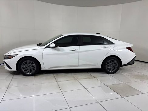 Certified 2025 Hyundai Elantra Hybrid FWD image 2