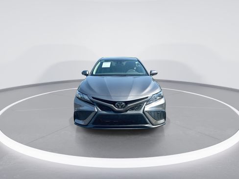 Used 2023 Toyota Camry SE FWD image 3