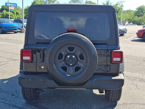 Used 2021 Jeep Wrangler Unlimited Sport AWD/4WD image 5