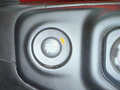 Used 2019 Jeep Wrangler Unlimited Rubicon w/ Uconnect 4C Nav & Sound Group image 17