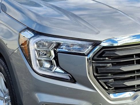 Used 2024 GMC Terrain SLE image 10