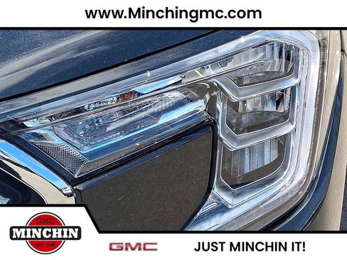 Used 2022 GMC Terrain SLT w/ Tech Package AWD/4WD image 9