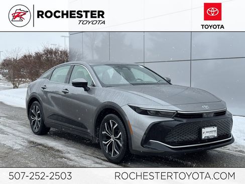 Used 2024 Toyota Crown XLE image 1