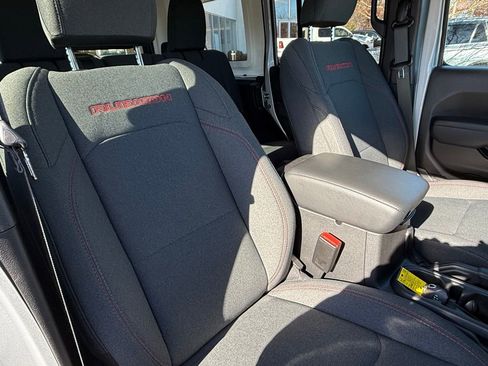 Certified 2024 Jeep Wrangler Unlimited Rubicon w/ Technology Group image 16