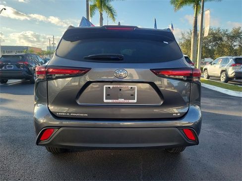 Used 2024 Toyota Highlander XLE image 8