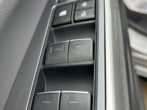 Used 2023 Toyota Sienna XSE AWD/4WD image 16