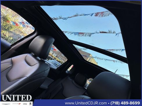 Used 2023 Jeep Compass Latitude w/ Sun and Sound Group image 16