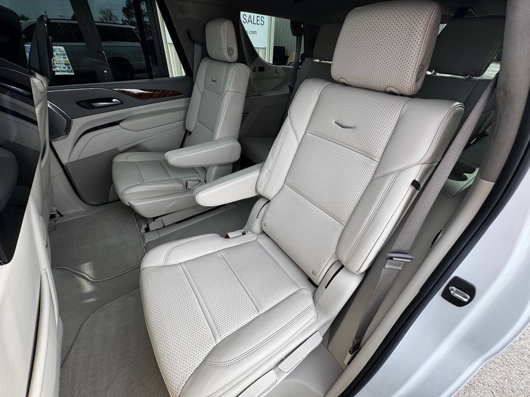 Used 2024 Cadillac Escalade Sport Platinum w/ LPO, ONYX Package AWD/4WD image 43