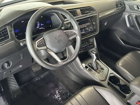 Certified 2023 Volkswagen Tiguan SE FWD image 13