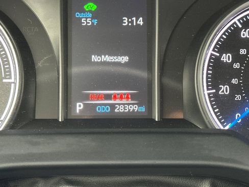 Certified 2022 Toyota Venza LE image 25