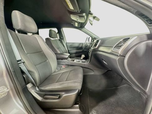 Used 2019 Jeep Grand Cherokee Laredo AWD/4WD image 32