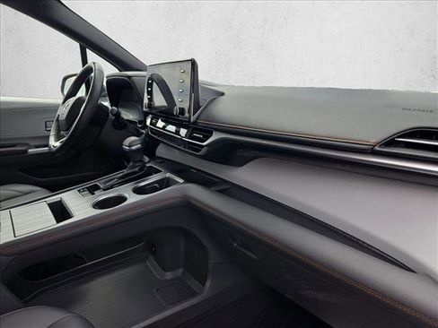 Used 2021 Toyota Sienna XSE image 22