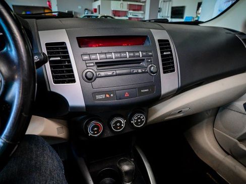 Used 2010 Mitsubishi Outlander SE AWD/4WD image 27
