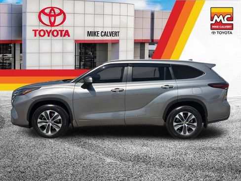 Used 2025 Toyota Highlander XLE AWD/4WD image 10