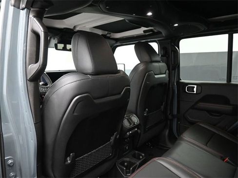 New 2025 Jeep Gladiator Rubicon image 17