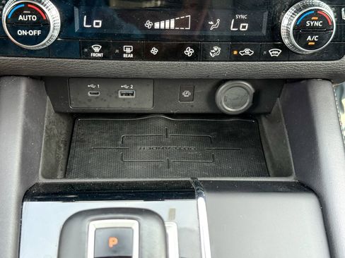 Used 2024 Mitsubishi Outlander AWD image 28