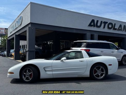 Used 2000 Chevrolet Corvette Coupe w/ Performance Handling Pkg RWD image 3
