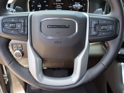 Used 2025 GMC Sierra 1500 Denali w/ Denali Reserve Package AWD/4WD image 12
