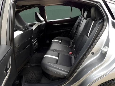 Used 2025 Toyota Camry SE w/ Convenience Package image 30